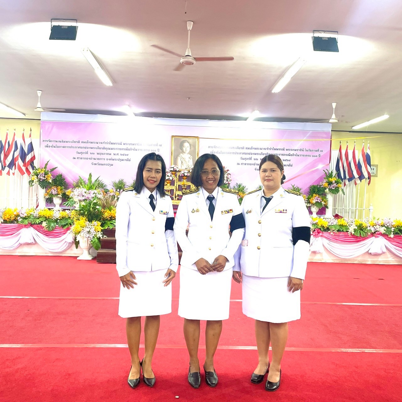 title - ส.ป.ก. นครปฐม เข้าร่วมพิธีสวดพระพุทธมนต์  และพิธีทำบุญตักบาตรถวายพระราชกุศล เนื่องในโอกาสการประกาศยกย่องพระเกียรติคุณ พระราชกรณียกิจ ในวาระครบ 100 ปี สมเด็จพระนางเจ้ารำไพพรรณี พระบรมราชินี ในรัชกาลที่ 7 